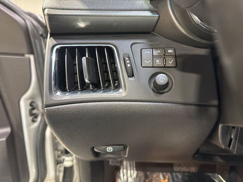 Used 2009 Cadillac CTS 3.6 RWD image 13