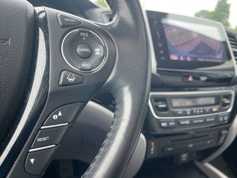 Used 2018 Honda Pilot Touring image 25