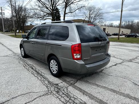 Used 2011 Kia Sedona LX image 7