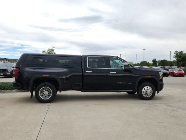 Used 2025 GMC Sierra 3500 Denali Ultimate AWD/4WD image 2