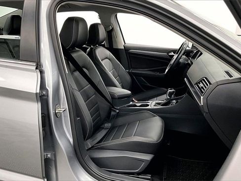 Used 2023 Volkswagen Jetta SE image 7