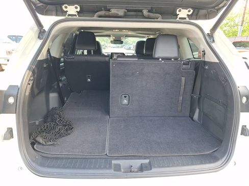 Used 2020 Toyota Highlander XLE image 37