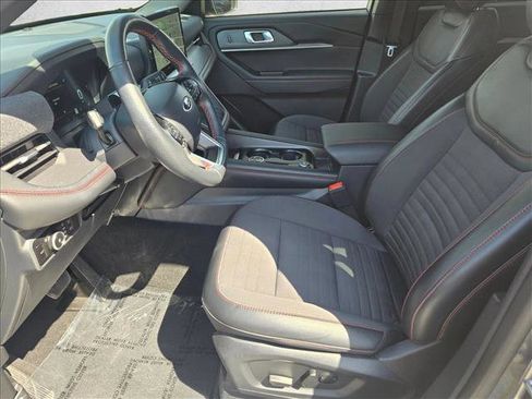 Used 2025 Ford Explorer ST-Line w/ ST-Line Street Pack image 15