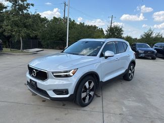 Used 2020 Volvo XC40 T5 Momentum video 1