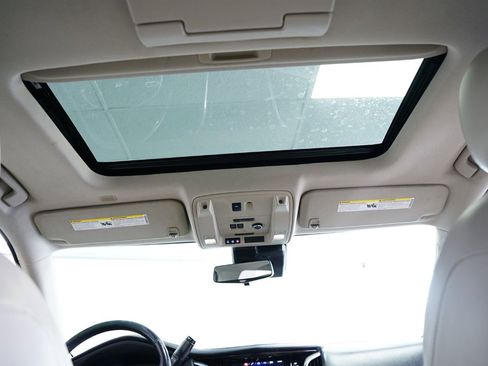 Used 2018 Cadillac Escalade Premium Luxury image 25