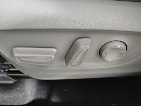 Used 2025 Toyota Highlander XLE AWD/4WD image 22
