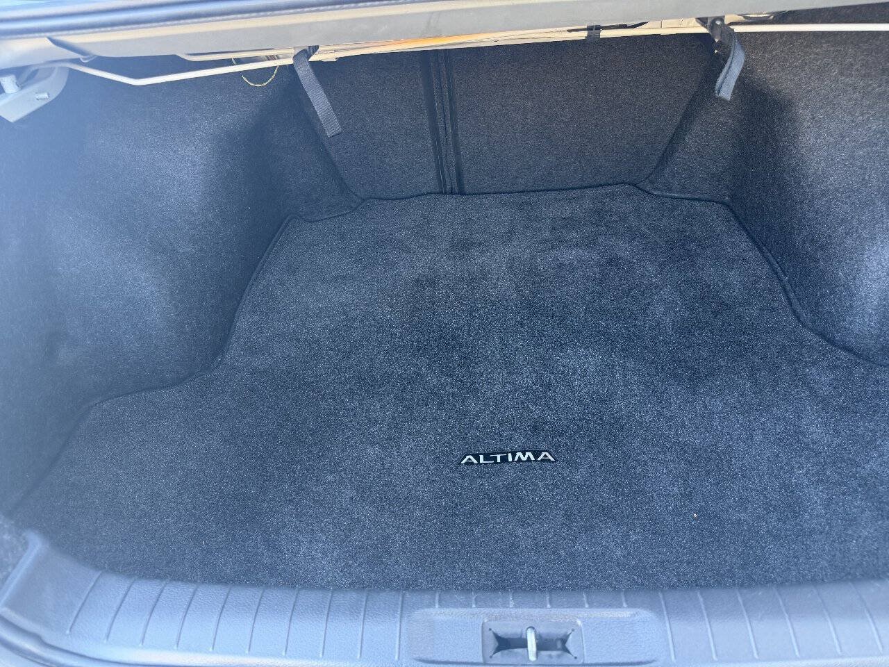 Used 2017 Nissan Altima FWD image 10