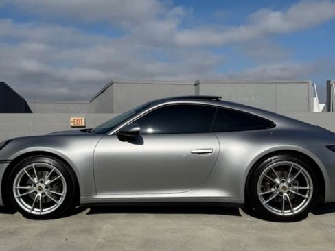 Used 2020 Porsche 911 Carrera RWD image 3