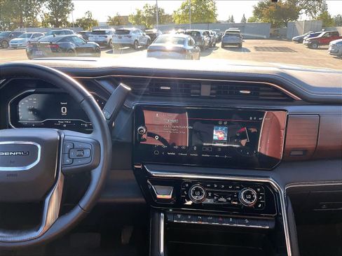 Used 2025 GMC Sierra 2500 Denali Ultimate w/ Max Trailering Package image 9