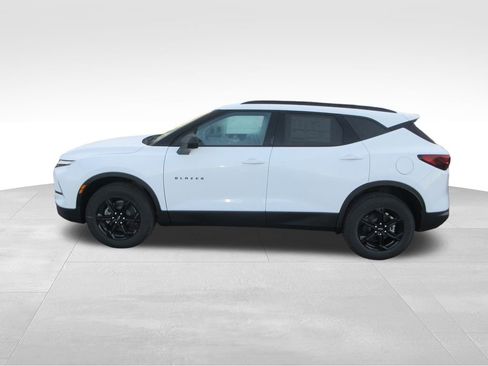 New 2026 Chevrolet Blazer LT image 2