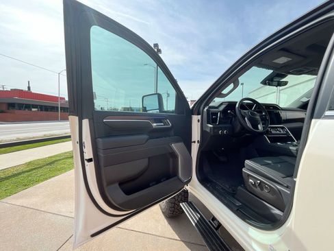 New 2025 GMC Sierra 2500 Denali w/ Denali Reserve Package image 14