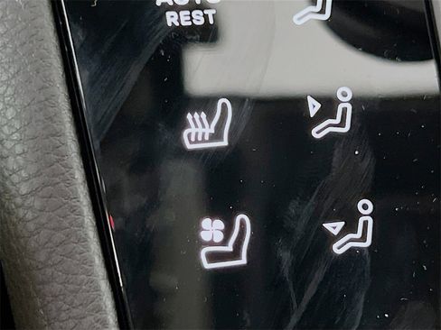 New 2026 Porsche Macan image 23