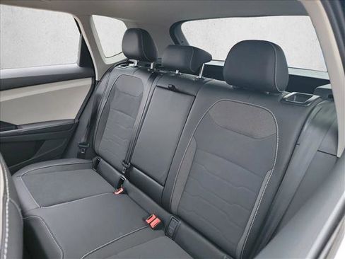 Used 2025 Volkswagen Taos SE w/ Panoramic Sunroof Package image 16