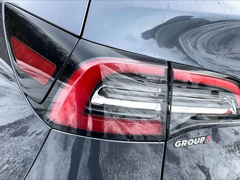 Used 2022 Tesla Model Y Long Range image 27