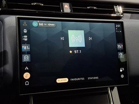 Certified 2026 Land Rover Range Rover Velar Dynamic SE image 17