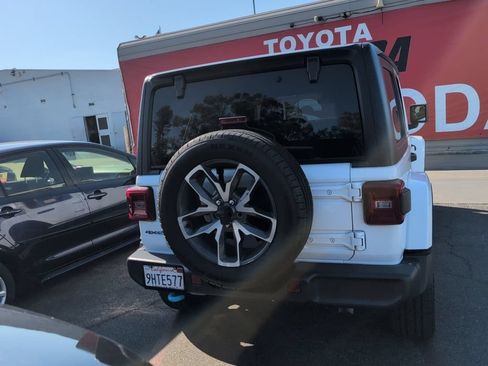 Used 2024 Jeep Wrangler Unlimited w/ Convenience Group AWD/4WD image 6