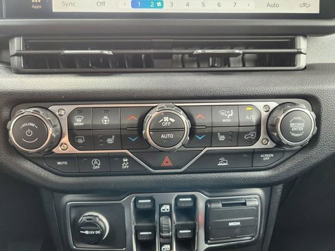 New 2026 Jeep Gladiator Sport image 19