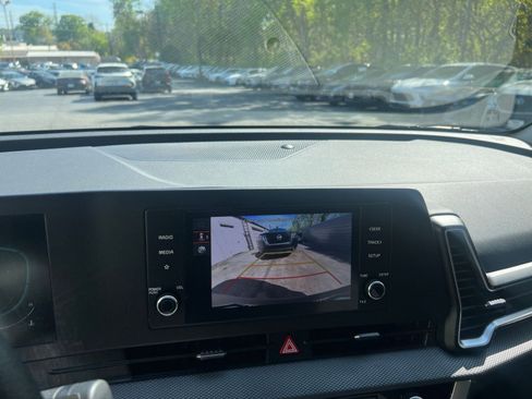 Used 2025 Kia Sportage LX image 20