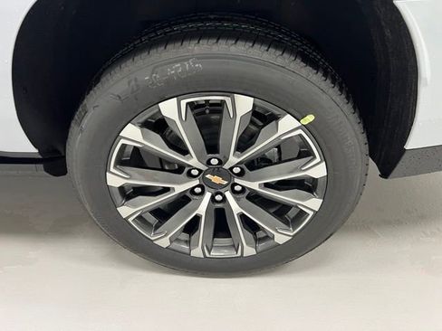 New 2026 Chevrolet Suburban High Country AWD/4WD image 5