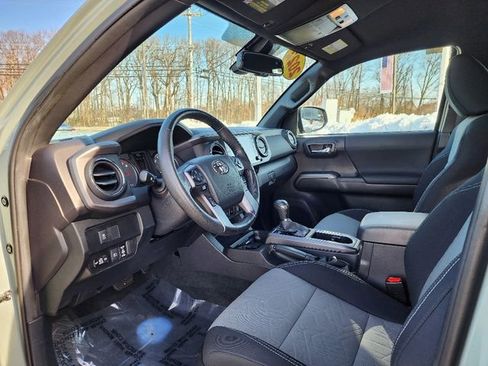 Used 2022 Toyota Tacoma TRD Sport w/ Technology Package image 20