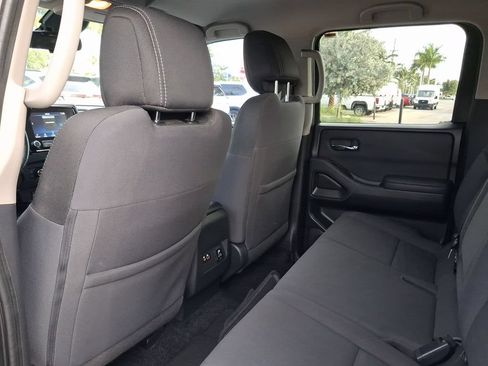 Used 2022 Nissan Frontier SV RWD image 6