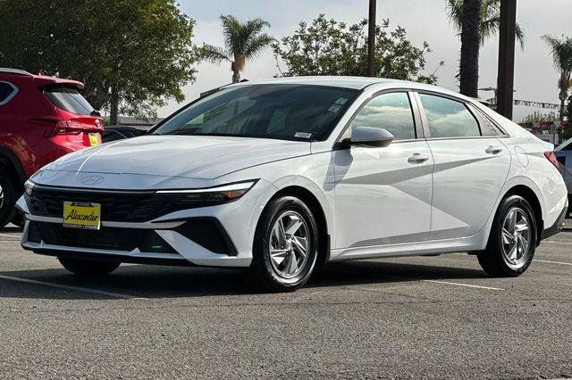 Certified 2026 Hyundai Elantra SE FWD image 8