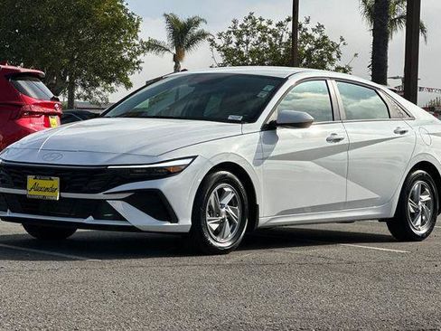 Certified 2026 Hyundai Elantra SE FWD image 8