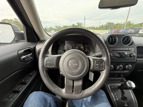 Used 2016 Jeep Patriot Latitude AWD/4WD image 14