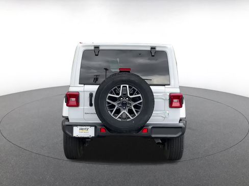 Used 2025 Jeep Wrangler Sahara image 12