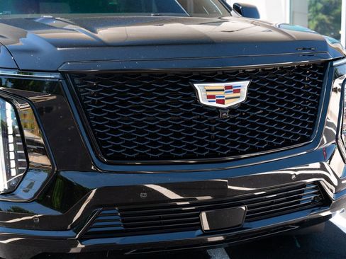 Used 2025 Cadillac Escalade ESV Sport Platinum w/ LPO, Floor Liner Package AWD/4WD image 5