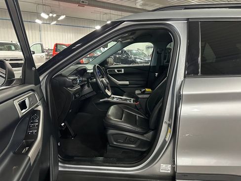 Used 2023 Ford Explorer XLT w/ Equipment Group 202A AWD/4WD image 10