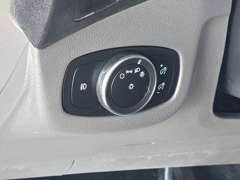 Used 2022 Ford Transit Connect XLT image 7