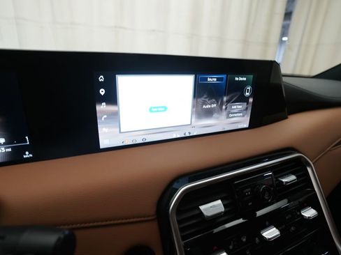 Certified 2025 Nissan Armada SL w/ Captain's Chari Seat Package AWD/4WD image 6