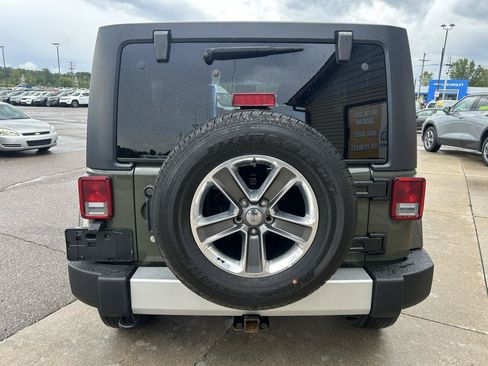 Used 2015 Jeep Wrangler Unlimited Sahara w/ Connectivity Group AWD/4WD image 6