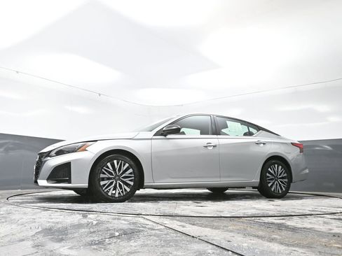 Used 2024 Nissan Altima 2.5 SV image 52