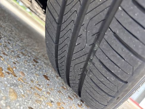 Used 2025 Toyota Prius LE image 9