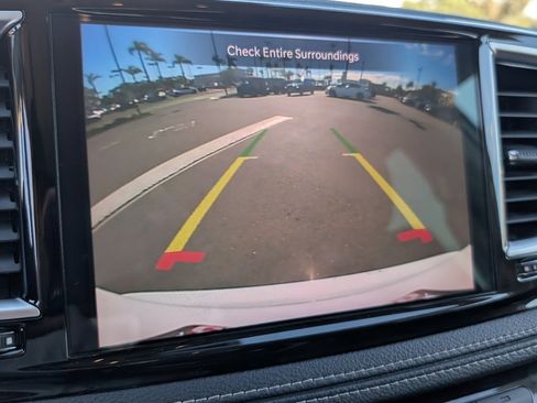 Used 2023 Chrysler Pacifica Limited image 7