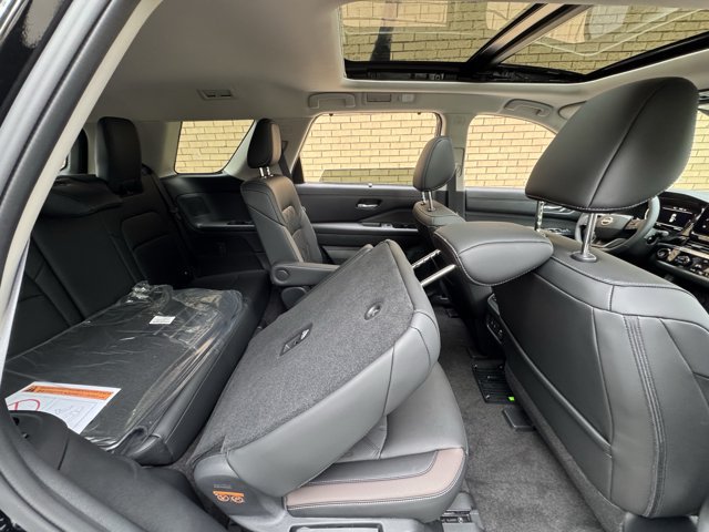 New 2026 Nissan Pathfinder Platinum AWD/4WD image 19