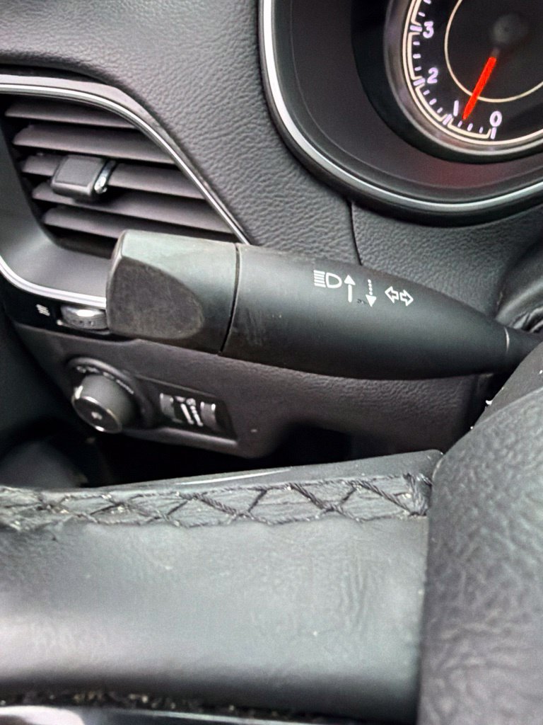 Used 2019 Jeep Cherokee Latitude w/ Cold Weather Group AWD/4WD image 18