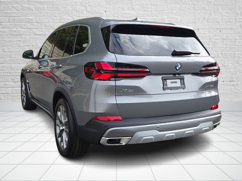 Used 2026 BMW X5 xDrive40i w/ Climate Comfort Package image 3