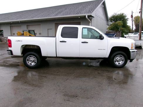 Used 2014 Chevrolet Silverado 2500 W/T w/ Snow Plow Prep Package image 6