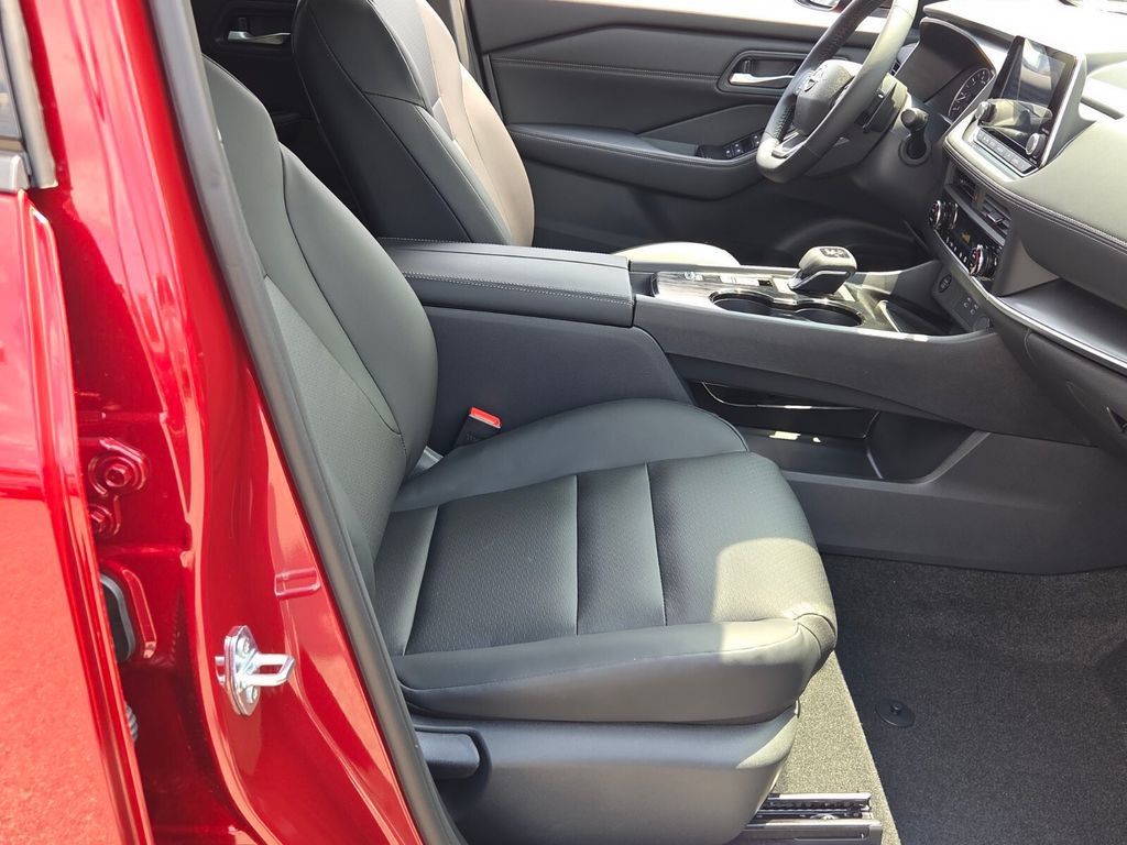 New 2026 Nissan Rogue Dark Armor FWD image 28