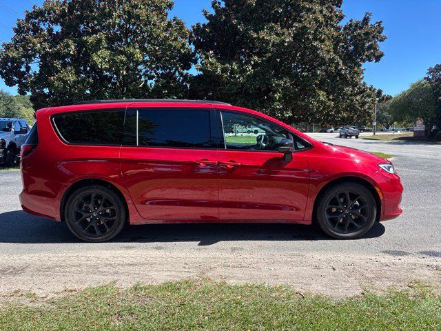 Used 2025 Chrysler Pacifica Limited FWD image 12
