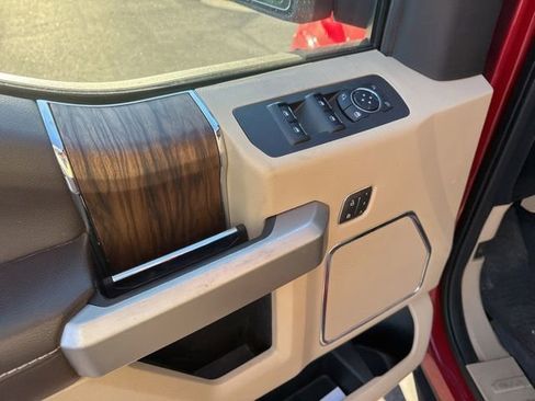 Used 2020 Ford F150 Lariat image 9