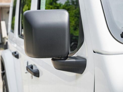 New 2025 Jeep Wrangler Unlimited Sahara w/ Technology Group AWD/4WD image 17