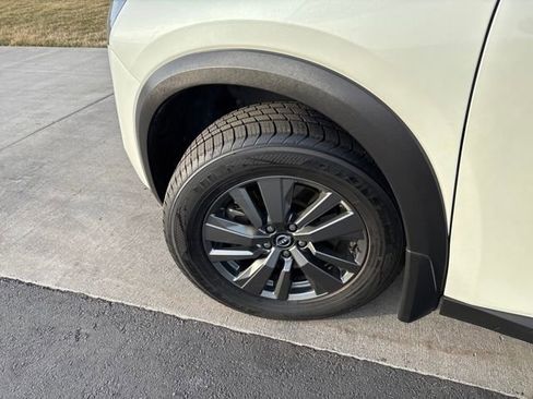 Used 2024 Nissan Pathfinder SV w/ SV Premium Package image 28