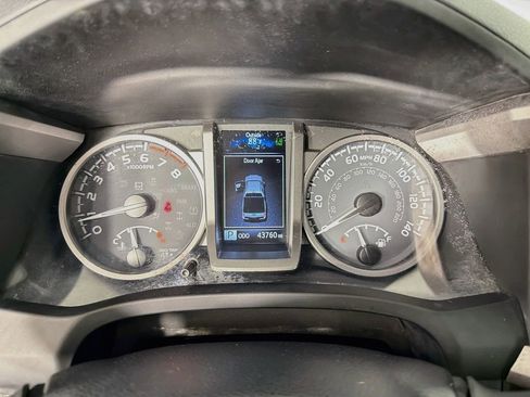Used 2022 Toyota Tacoma SR5 w/ Technology Package RWD image 18