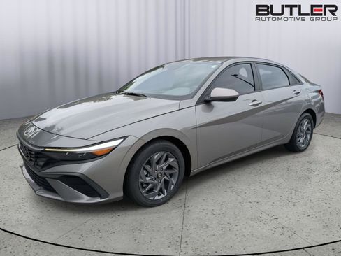 Used 2024 Hyundai Elantra SEL FWD image 4