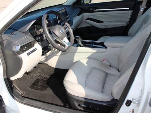 Used 2022 Nissan Altima 2.5 SV w/ SV Premium Package AWD/4WD image 11
