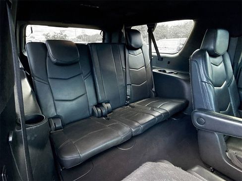 Used 2019 Cadillac Escalade ESV Platinum image 31